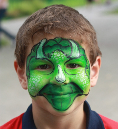 Человек зеленая маска. Зеленое лицо. Зеленая маска. Зелёное лицо у человека. Человеа с зеленым лицом.
